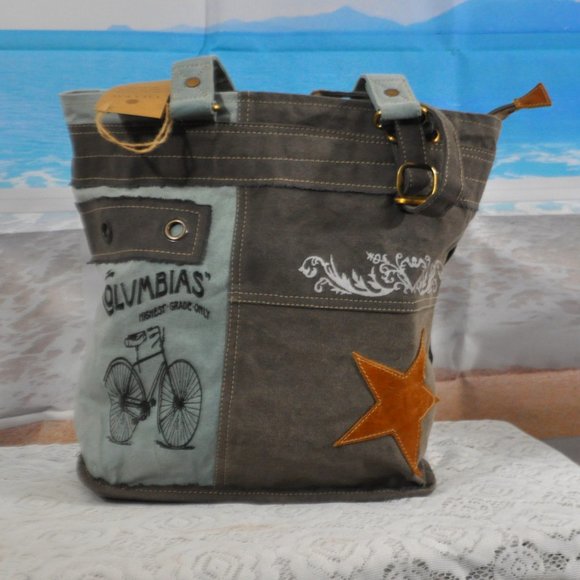 Clea Ray Handbags - Clea Ray Columbias Canvas Tote - New with Tags